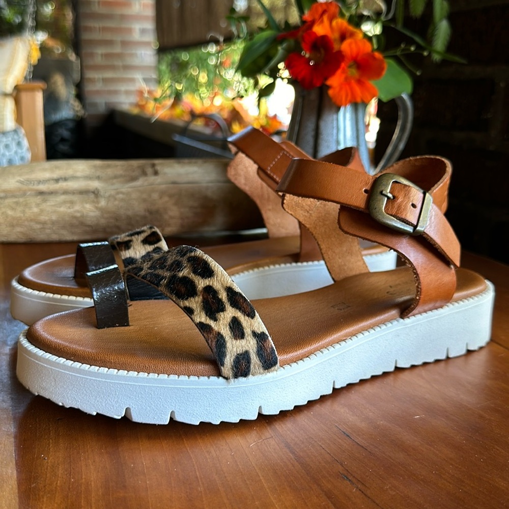 Sundance Vera Pelle Italian leopard print calf hair/tan leather toe ring sanda…